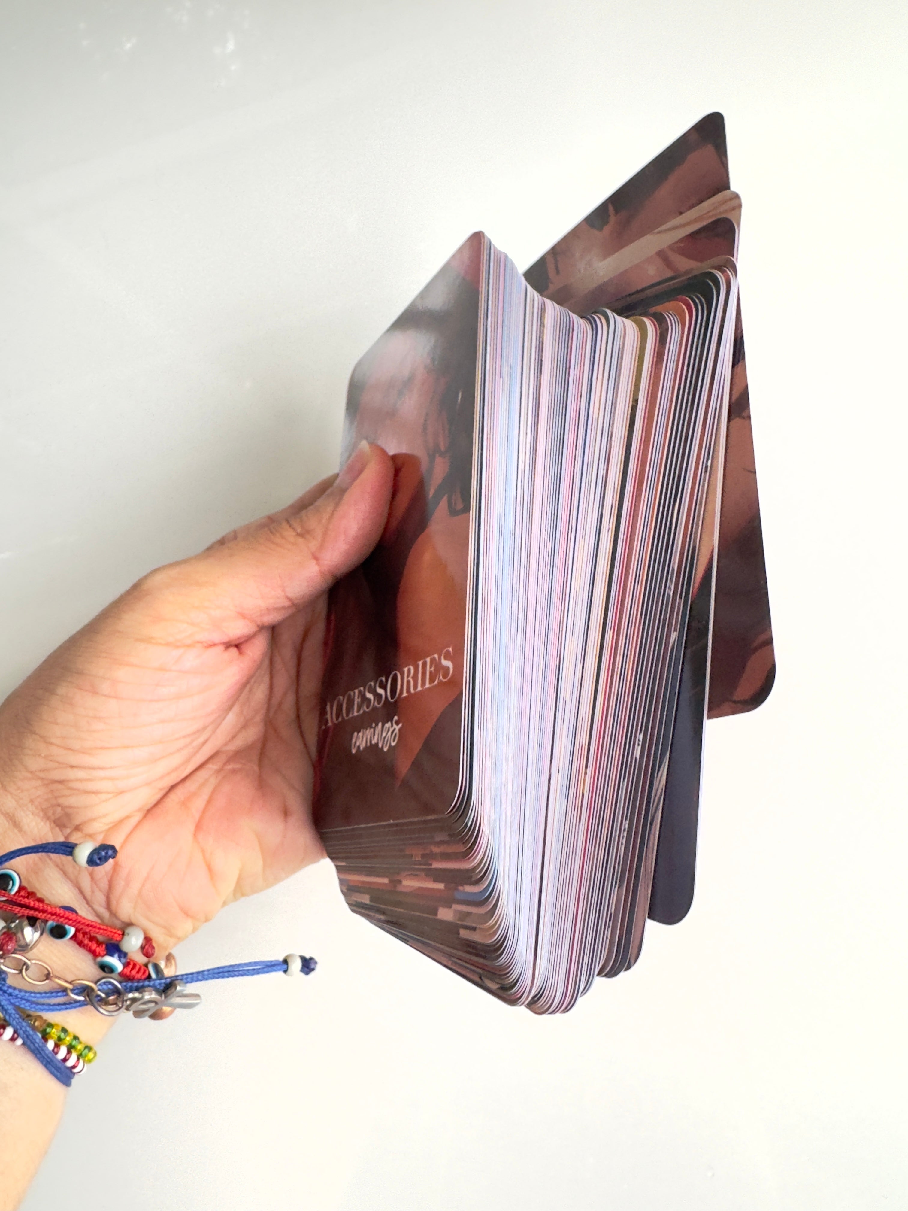 ¿Quién es? Características físicas Oracle Deck | Tamaño de póquer | Tamaño del Tarot